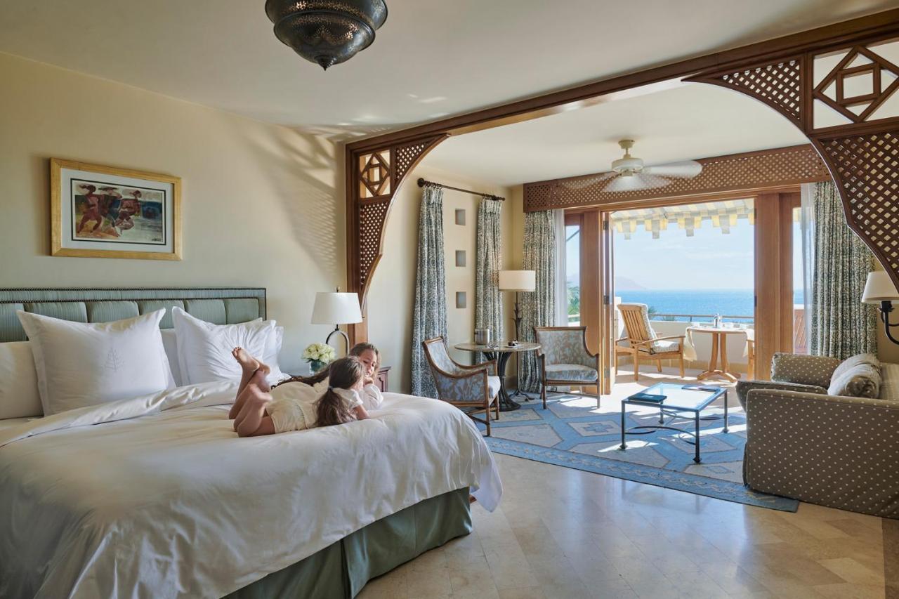 Four Seasons Resort Sharm El Sheikh Exterior foto A guest room at the Four Seasons Resort