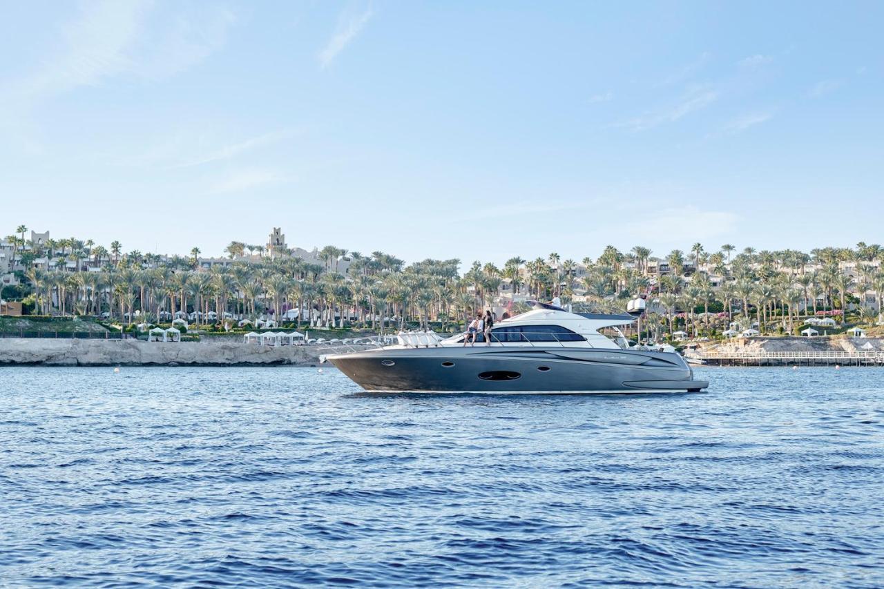 Four Seasons Resort Sharm El Sheikh Exterior foto A yacht in the harbor