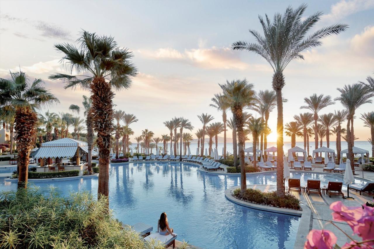 Four Seasons Resort Sharm El Sheikh Exterior foto The pool at the Hilton Sharm El-Sheikh Resort
