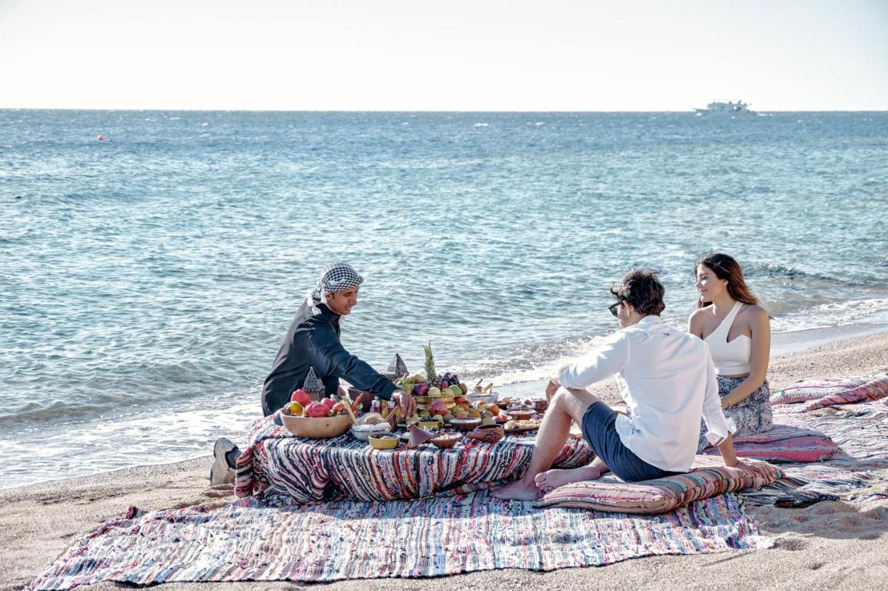 Four Seasons Resort Sharm El Sheikh Exterior foto A picnic on a beach