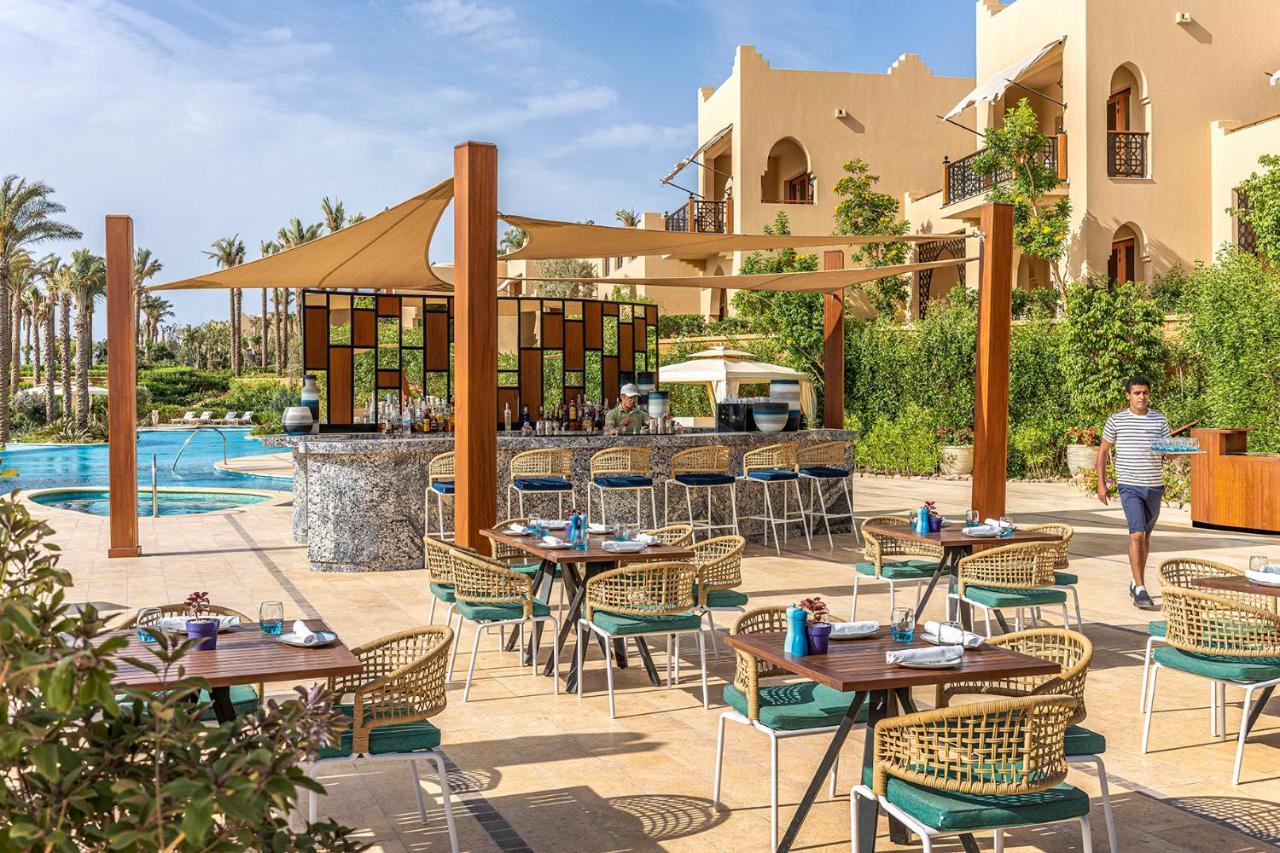 Four Seasons Resort Sharm El Sheikh Exterior foto The pool bar at the Sheraton Sharm